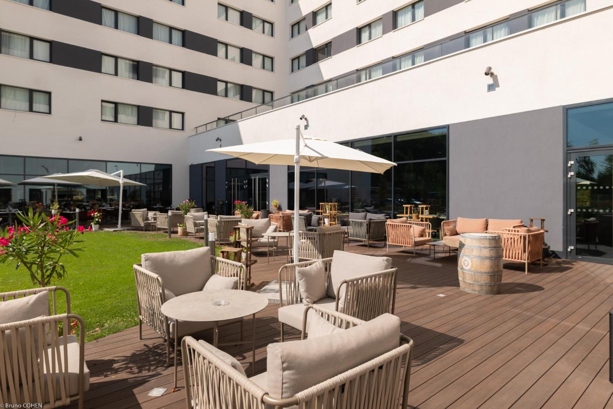 Paris Cdg Airport An Ihg 4*